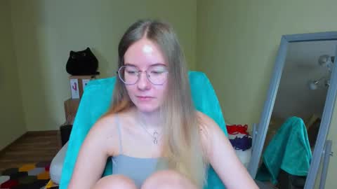 Snapshot of emilyy____ chatting on 02.27.25 Emily online show from 02.27.25