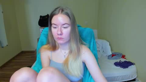 Snapshot of emilyy____ chatting on 02.28.25 Emily online show from 02.28.25