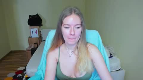 Snapshot of emilyy____ chatting on 03.08.25 Emily online show from 03.08.25