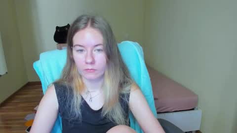 Snapshot of emilyy____ chatting on 03.11.25 Emily online show from 03.11.25