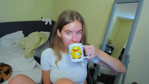 Snapshot of emilyy____ chatting on 09.27.25 Emily online show from 09.27.25
