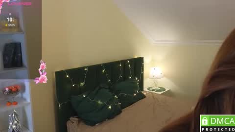 Snapshot of emina_woody chatting on 12.21.25 Tracy online show from 12.21.25