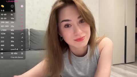 Snapshot of eminemswife chatting on 10.05.25 Nadya online show from 10.05.25