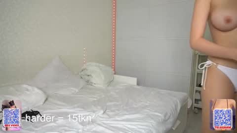 Snapshot of eminent_eva chatting on 12.04.25 Eminent Eva online show from 12.04.25