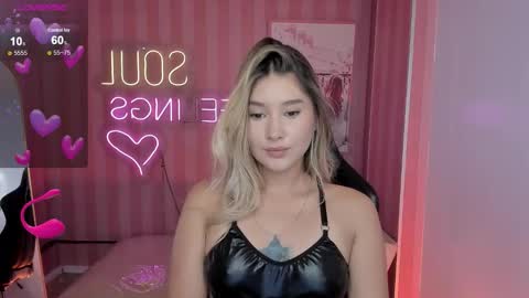Snapshot of emma1_b_ chatting on 09.17.25 Emma online show from 09.17.25