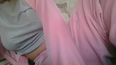 Snapshot of emma_991 chatting on 10.10.25 emma_991 online show from 10.10.25