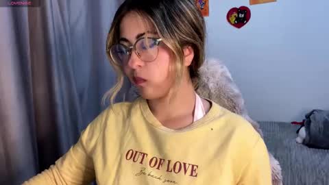 Snapshot of emma__bell_ chatting on 11.03.25 Emma Is here online show from 11.03.25