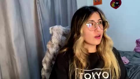 Snapshot of emma__bell_ chatting on 11.14.25 Emma Is here online show from 11.14.25