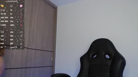 Snapshot of emma_aaa chatting on 01.06.25 Rocio online show from 01.06.25