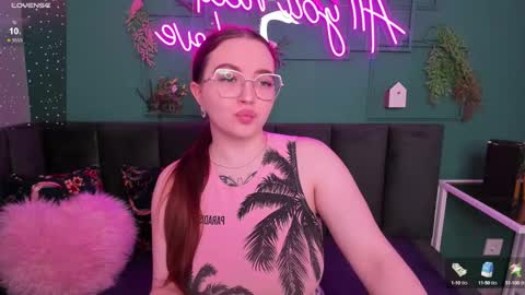 Snapshot of emma_adorablle chatting on 12.23.24 emma_adorablle online show from 12.23.24