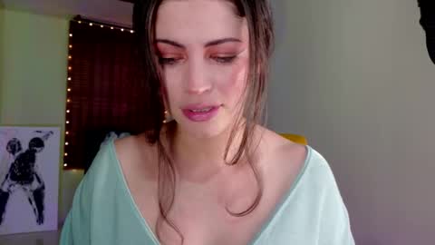 Snapshot of emma_blanco chatting on 10.06.25 Emma online show from 10.06.25