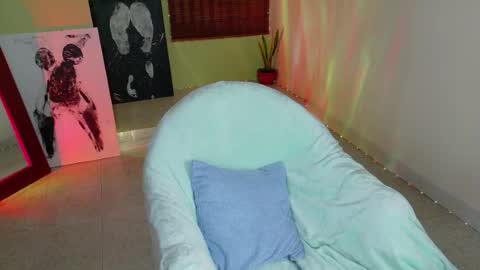 Snapshot of emma_blanco chatting on 02.10.26 Emma online show from 02.10.26