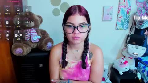 Snapshot of emma_boo_ chatting on 12.18.25 emma_boo_ online show from 12.18.25