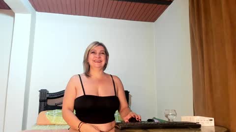 Snapshot of emma_brown777 chatting on 01.12.25 ALBA online show from 01.12.25