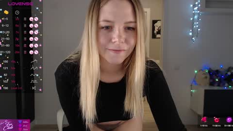 Snapshot of emma_bryan chatting on 12.11.24 Emma online show from 12.11.24