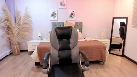 Snapshot of emma_charm_ chatting on 11.26.25 Emma online show from 11.26.25