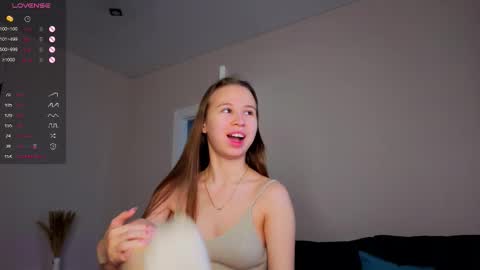 Snapshot of emma_clon chatting on 11.10.25 Emma online show from 11.10.25