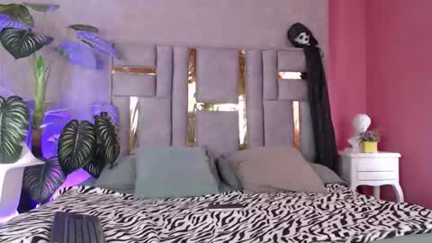 Snapshot of emma_fg chatting on 10.22.25 Valeria online show from 10.22.25