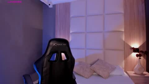 E M M A online show from 12.04.25