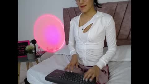 Snapshot of emma_glowof chatting on 10.08.25 Emma Glow online show from 10.08.25