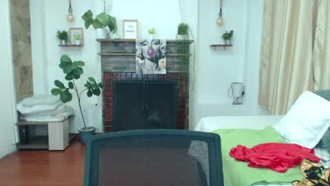 Snapshot of emma_hassani chatting on 04.21.26 Tell me Emma online show from 04.21.26