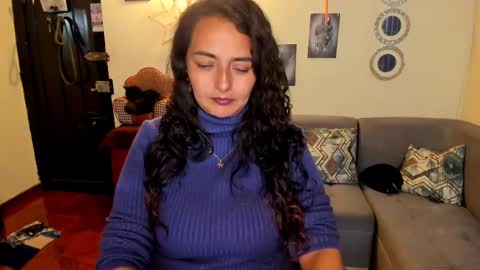 Snapshot of emma_luxy chatting on 03.04.25 emma luxy online show from 03.04.25