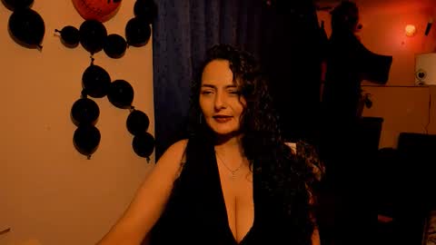 Snapshot of emma_luxy chatting on 10.31.25 emma luxy online show from 10.31.25