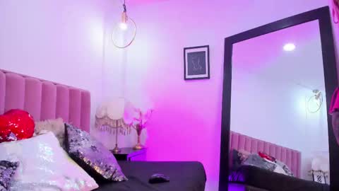 Snapshot of emma_moore8 chatting on 11.28.25 Emma online show from 11.28.25