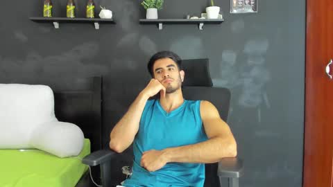 Snapshot of emma_muscle_ chatting on 02.27.25 emma online show from 02.27.25