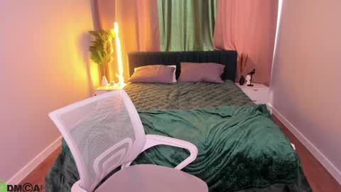 Emma Myer online show from 04.09.26