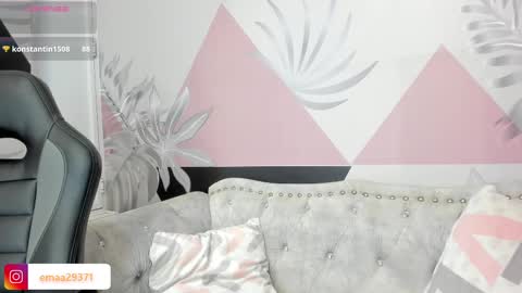 Snapshot of emma_petite4u chatting on 03.01.25 Emma online show from 03.01.25