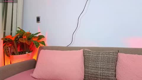 EMMA REVEES  online show from 02.12.26