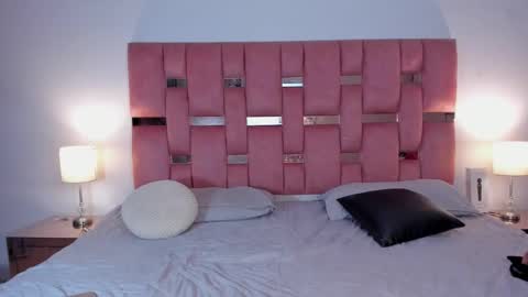 emma_saenz01 online show from 12.30.24