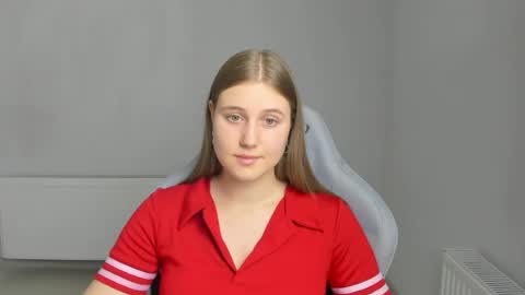Snapshot of emma_sweettyy chatting on 07.12.26 Emma online show from 07.12.26