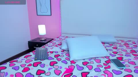 emma_whitee_ online show from 11.11.25