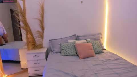 emma_woods__ online show from 11.28.25