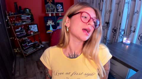 Snapshot of emmaa_hostt chatting on 01.13.25 Ema .l. online show from 01.13.25
