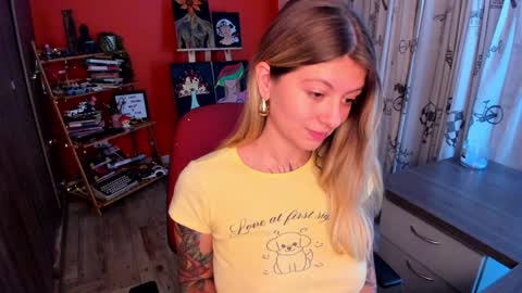 Snapshot of emmaa_hostt chatting on 01.14.25 Ema .l. online show from 01.14.25