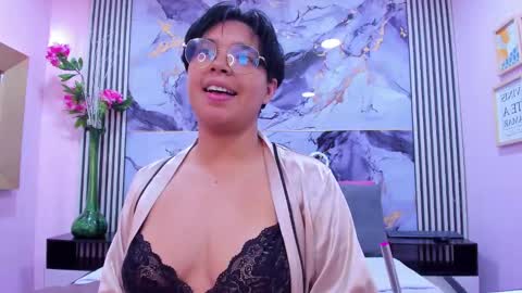 Emma  online show from 09.26.25
