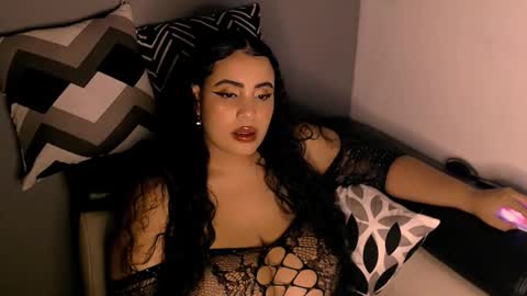 Snapshot of emmacamille2 chatting on 11.19.25 emmacamille2 online show from 11.19.25