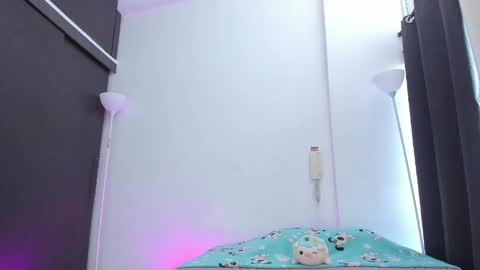 emmaclark_1 online show from 05.07.26