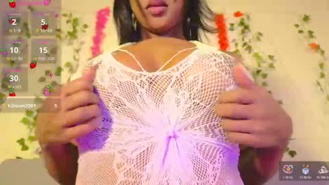 Snapshot of emmaconneer chatting on 12.19.25 Emma online show from 12.19.25