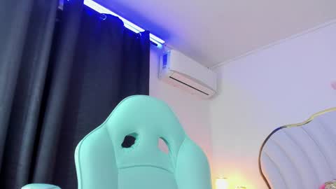 Snapshot of emmacrush chatting on 02.23.25 Welcome Im yosein Your love is my passion activate it with your tips and enjoy with me online show from 02.23.25