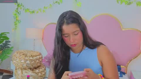 Snapshot of emmacrush chatting on 09.08.25 Welcome Im yosein Your love is my passion activate it with your tips and enjoy with me online show from 09.08.25