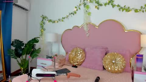 Snapshot of emmacrush chatting on 09.13.25 Welcome Im yosein Your love is my passion activate it with your tips and enjoy with me online show from 09.13.25