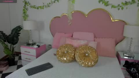 Snapshot of emmacrush chatting on 10.02.25 Welcome Im yosein Your love is my passion activate it with your tips and enjoy with me online show from 10.02.25