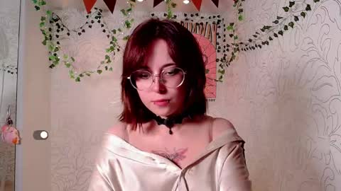 Snapshot of emmae__ chatting on 12.20.24 Emma online show from 12.20.24
