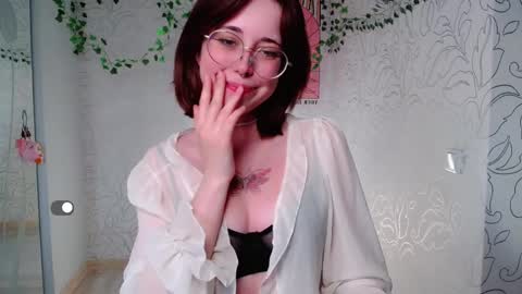 Snapshot of emmae__ chatting on 12.23.24 Emma online show from 12.23.24