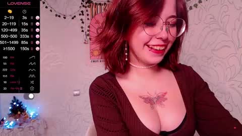 Snapshot of emmae__ chatting on 12.31.24 Emma online show from 12.31.24