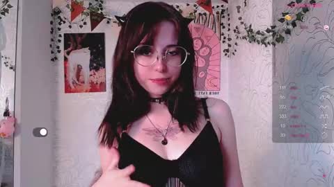 Snapshot of emmae__ chatting on 11.08.25 Emma online show from 11.08.25